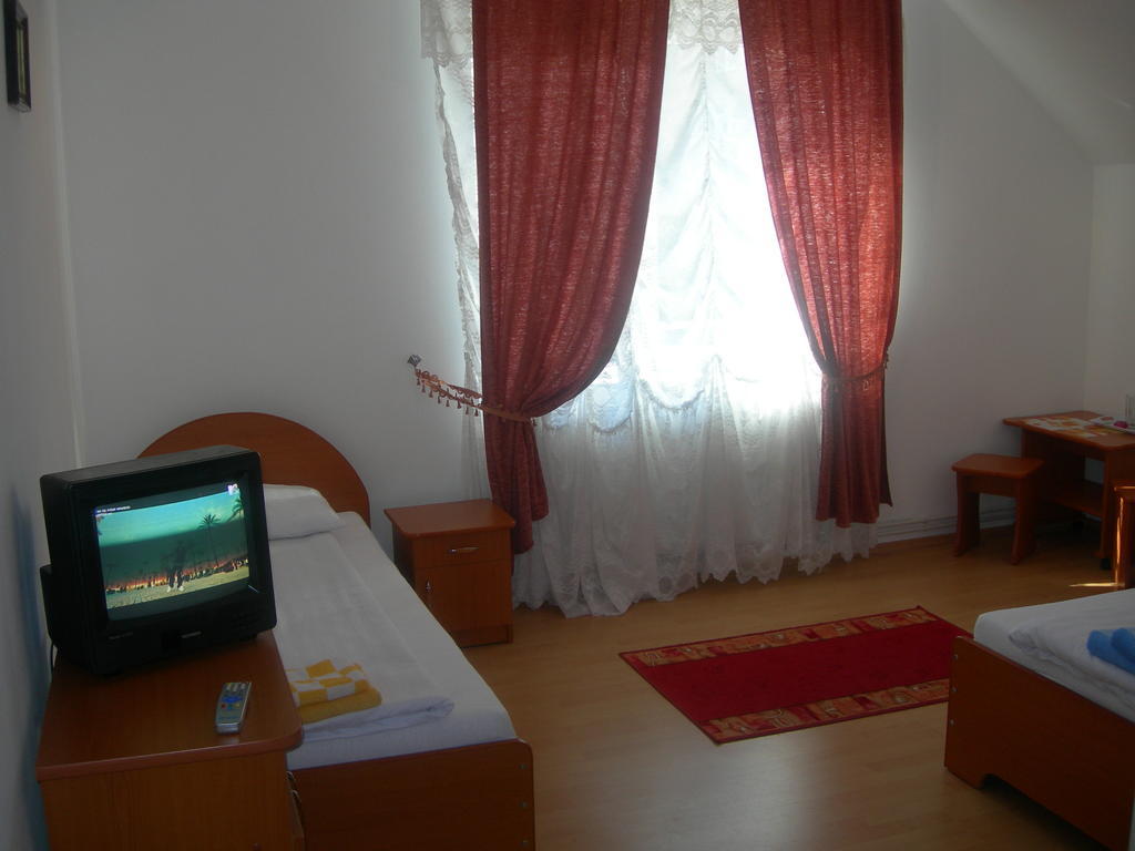 Caransebeş Pensiunea Claudiu מראה חיצוני תמונה